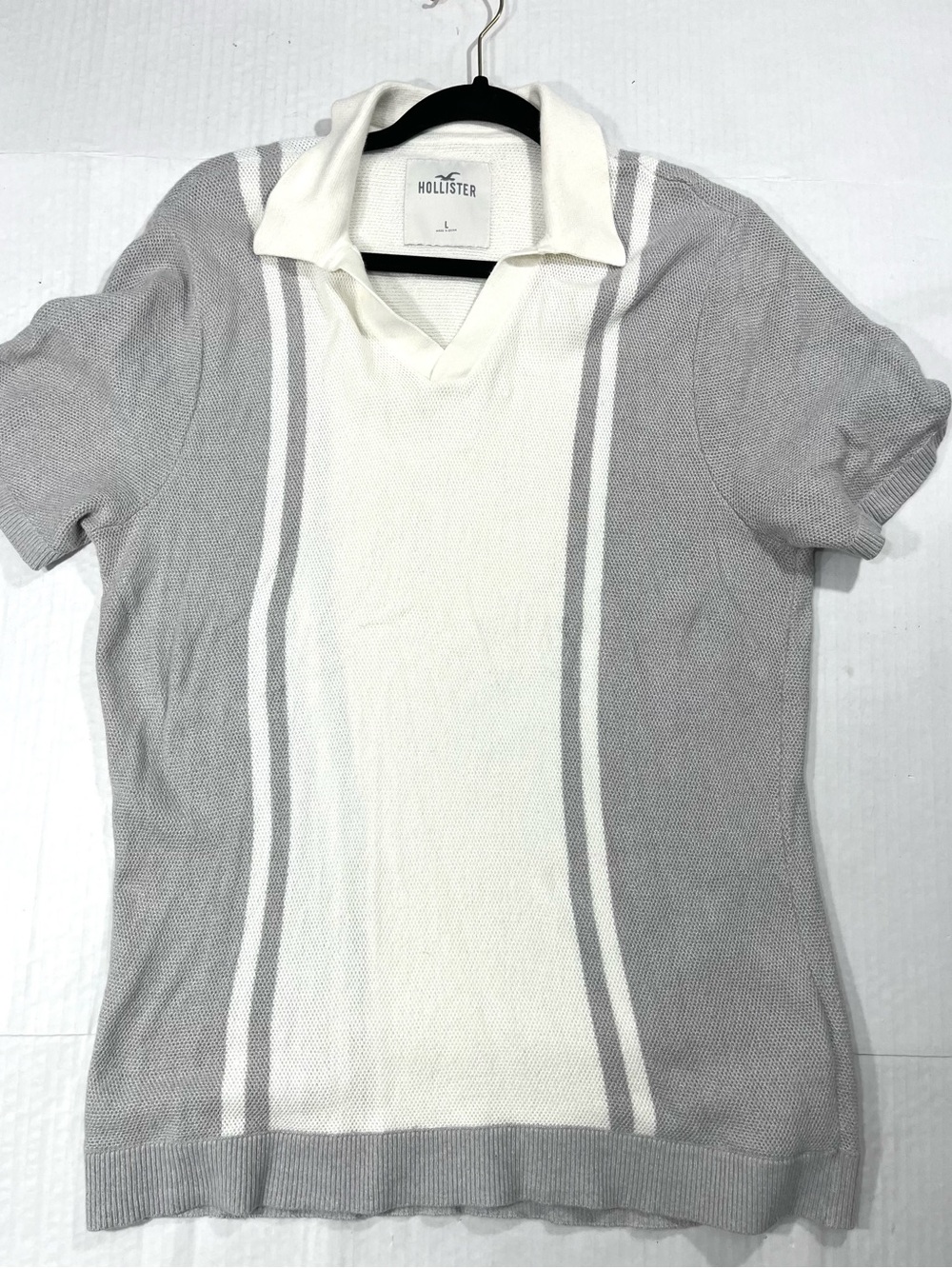 HOLLISTER MENS SHORT SLEEVE COLLARED SWEATER
